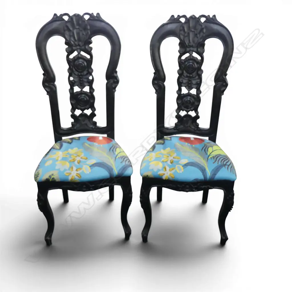 2 BLACK PAINTED DINING CHAIRS Image 1++