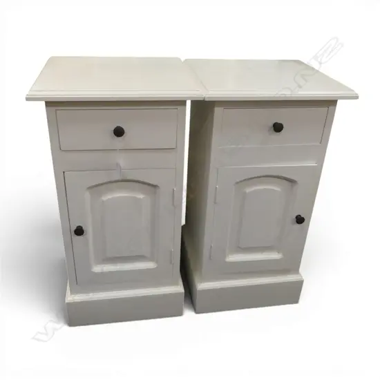 PR WHITE BEDSIDE CABINETS 350x315x655mm