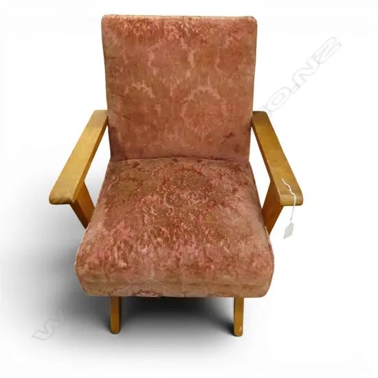VINTAGE CHILDS CHAIR