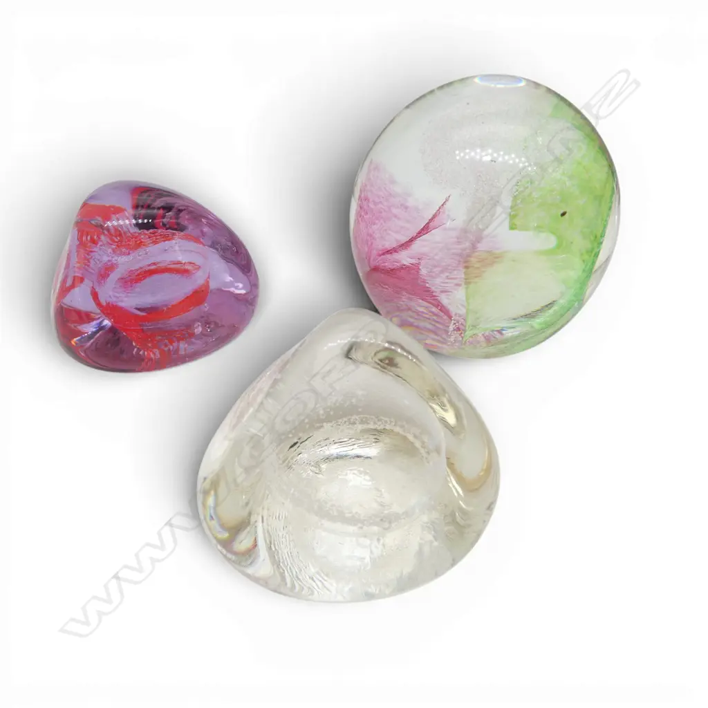 3 CAITHNESS GLASS PAPERWEIGHTS  Image 1++