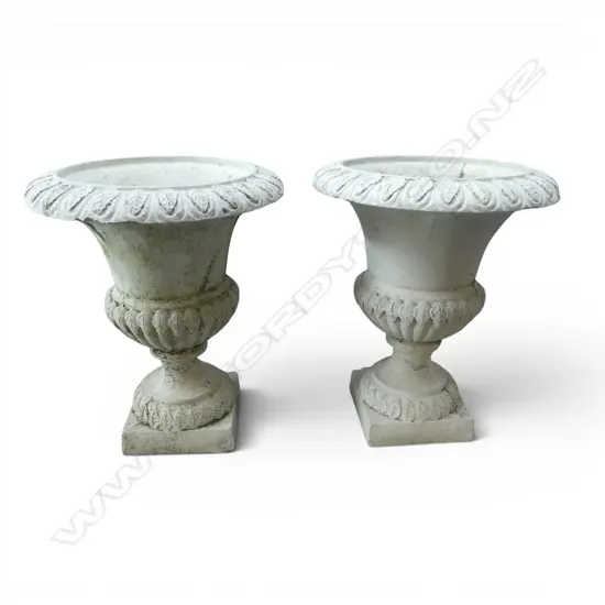 PR WHITE PAINTED CONCRETE URNS H.275mm
