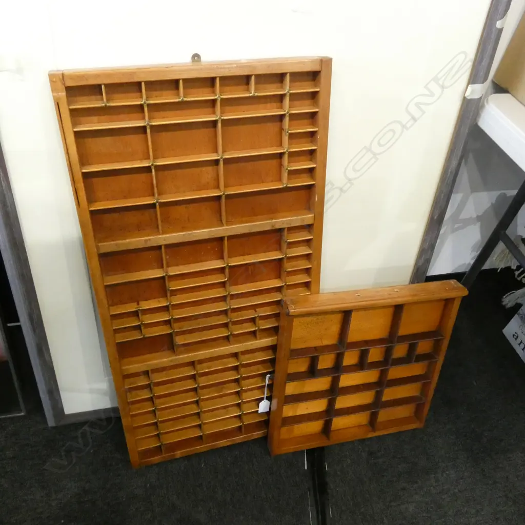 2 PRINTERS TRAYS 410x400mm, 420x815mm Image 1++