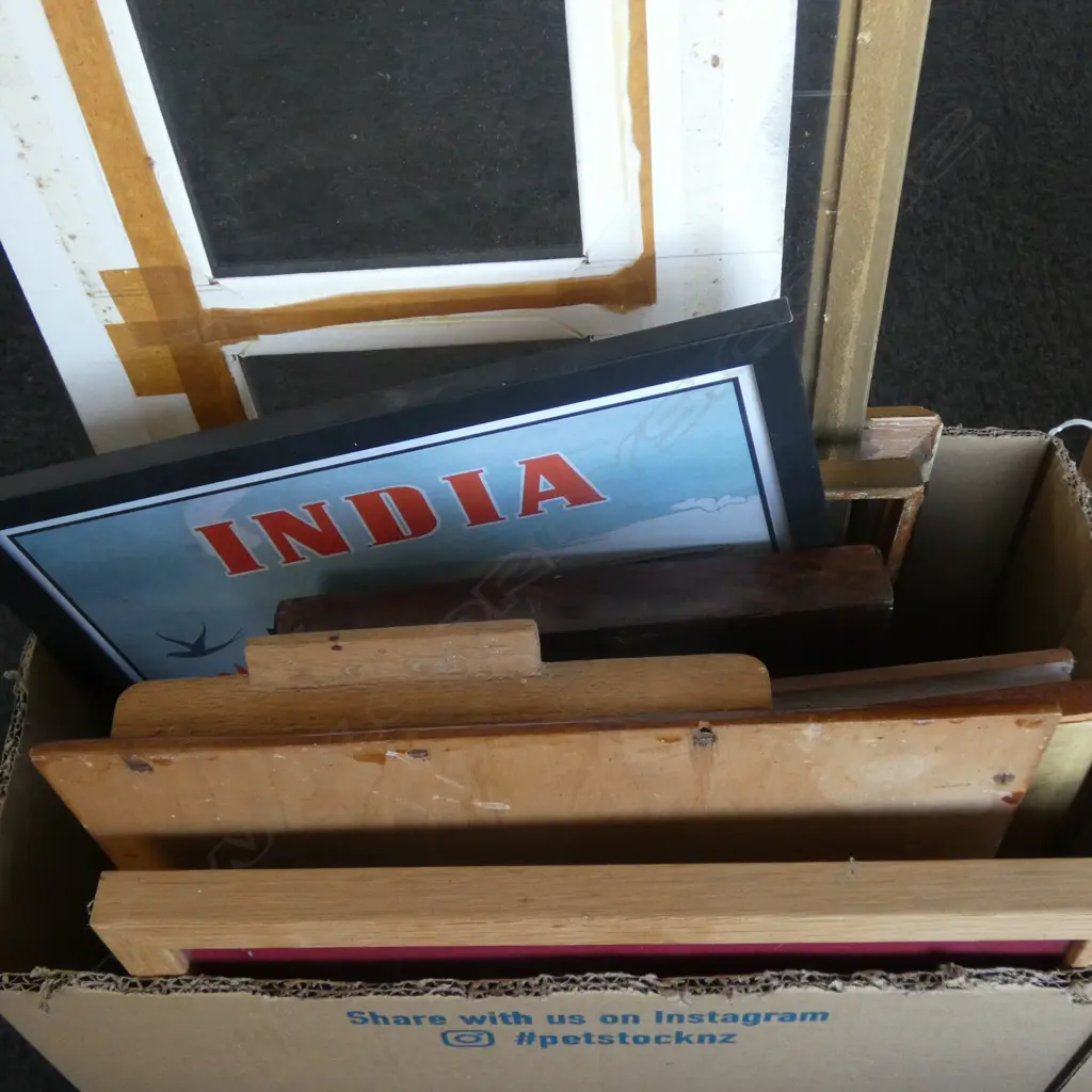 ASST. ARTWORKS & FRAMES Image 1++