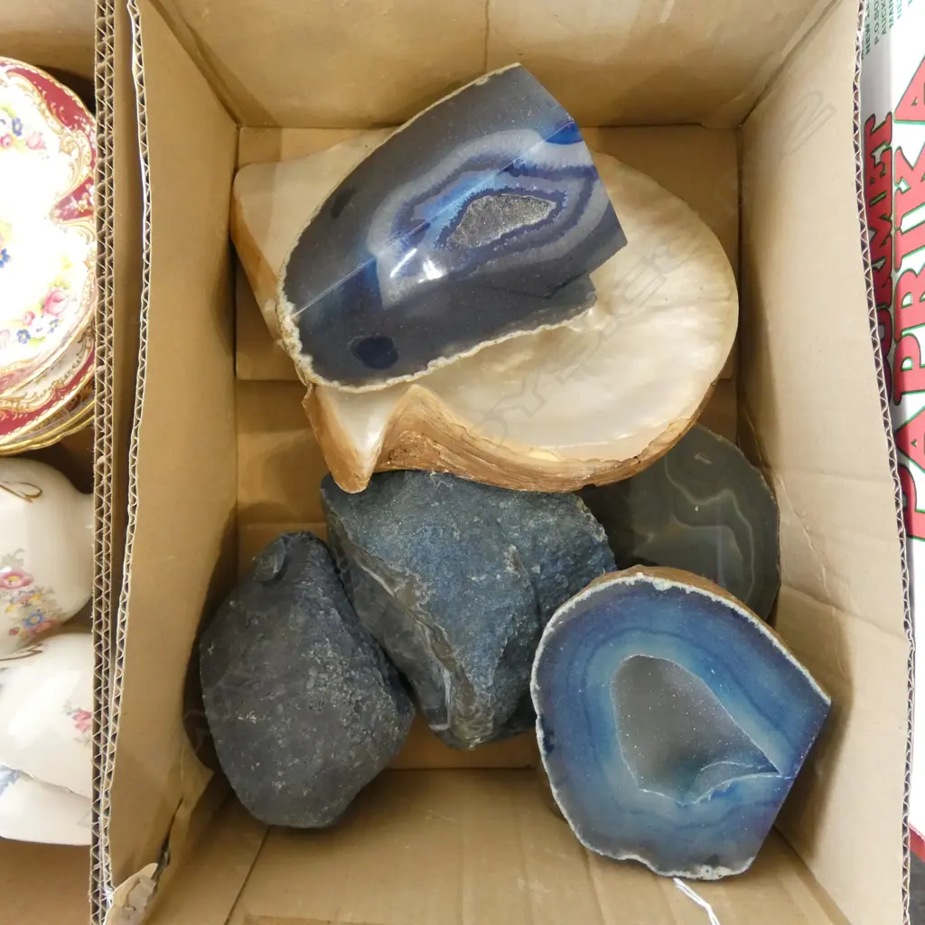 BOX OF AGATE CUT GEODES + LGE MOP SHELL ETC Image 1++