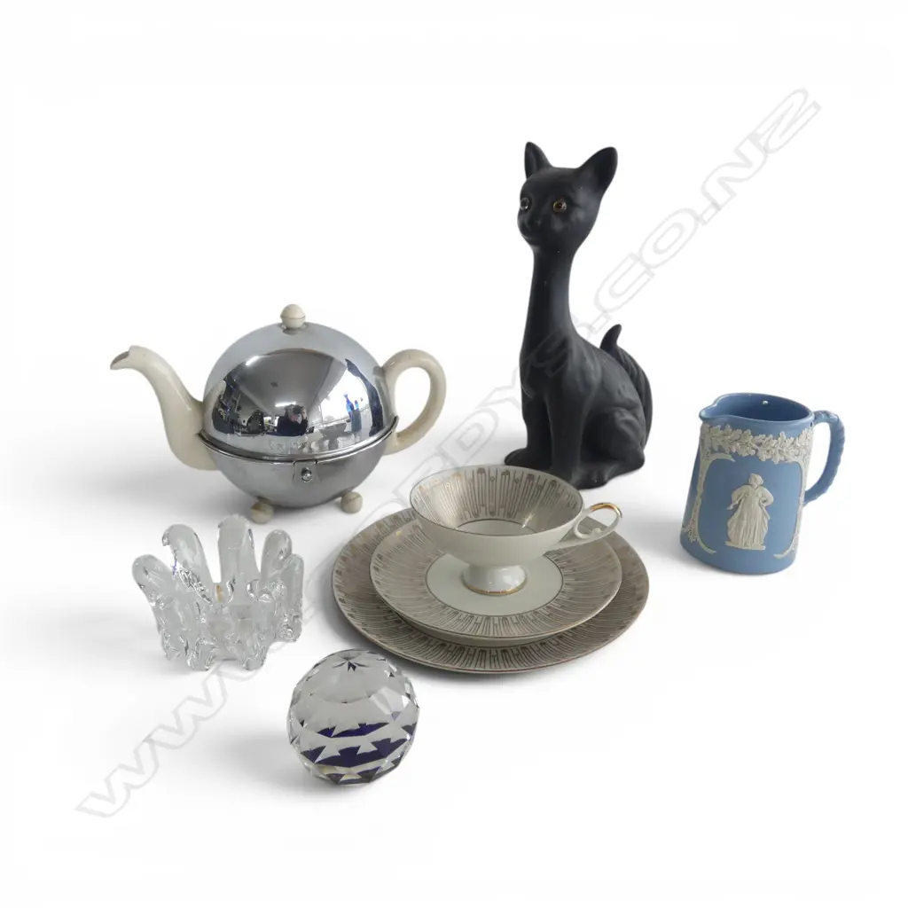 ENGLISH EVERHOT TEAPOT, JASPERWARE JUG, BAVARIAN TRIO, BLACK CAT, SWARVOSKI PAPERWEIGHT & OTHER GLASS Image 1++