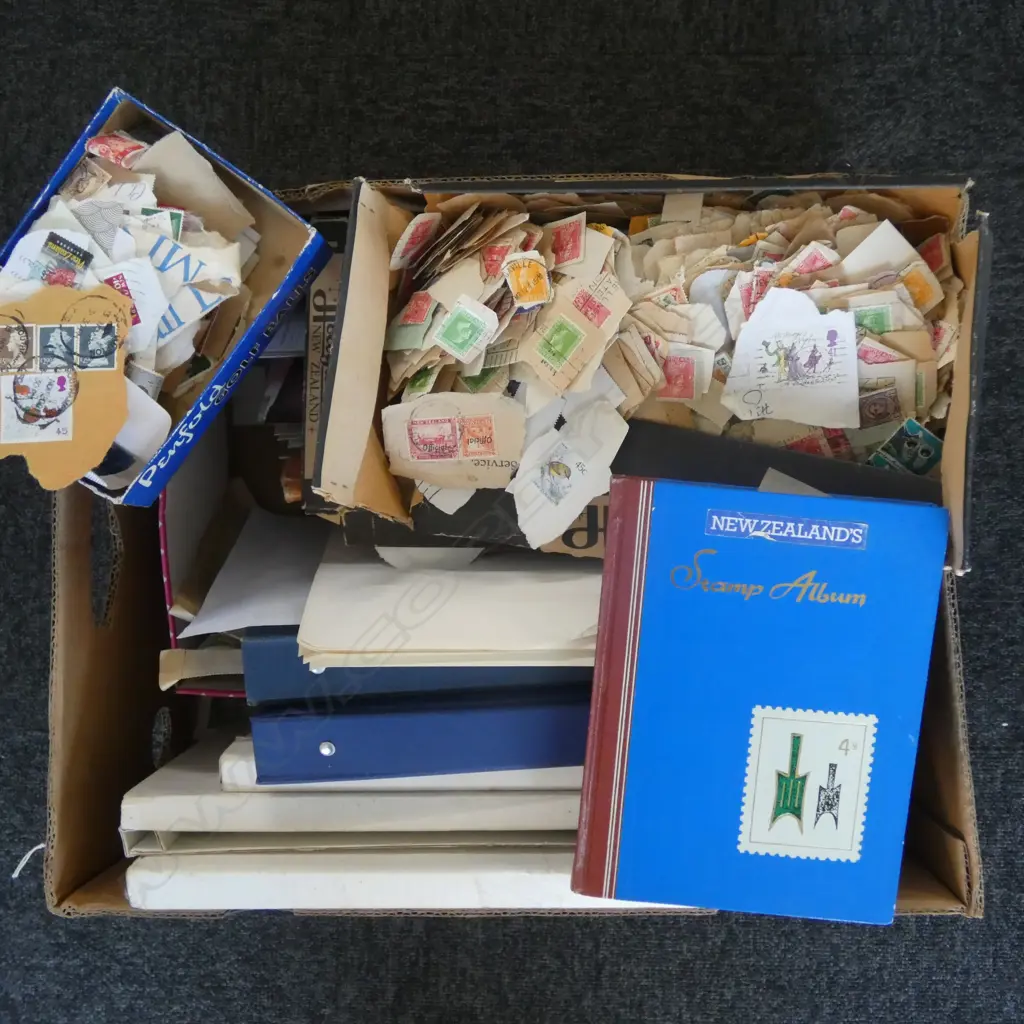 3 N.Z. POST NEW ZEALAND STAMP COLLECTION BOOKS 1984, 1985, 1986 + ASST. STAMPS, FDCs etc Image 1++