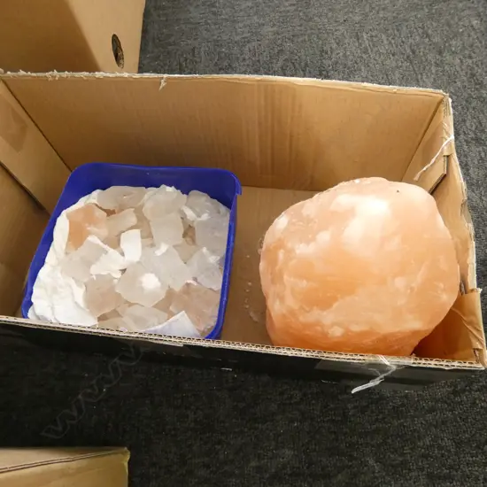 LOT ASST CRYSTALS + PART SALT LAMP