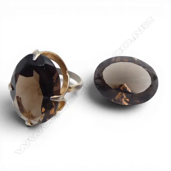 SMOKEY QUARTZ TYPE STONE RING WITH EXTRA STONE (not gold or silver) SIZE N