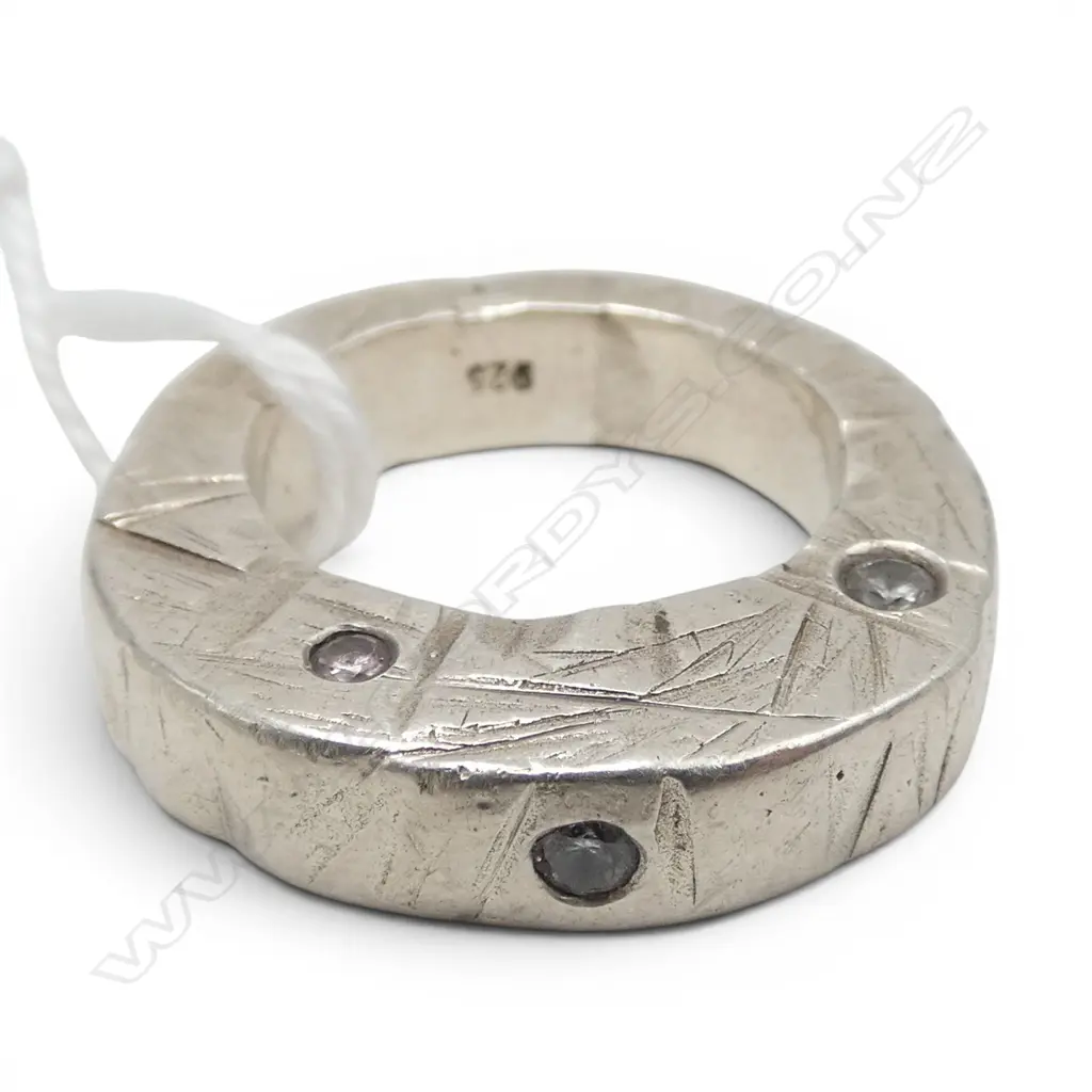 SUBSTANTIAL BESPOKE SILVER & GEMSTONE RING, 15.26gm SIZE L Image 1++