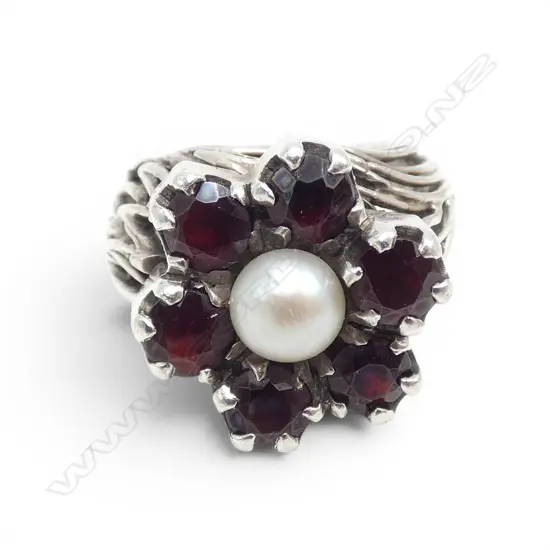 STG SILVER RING, WITH GARNET AND CULTURED PEARL 14.3gms SIZE M