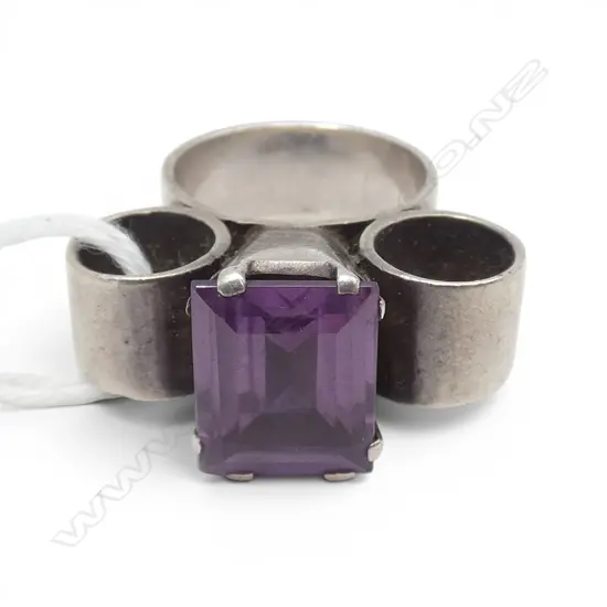 STG SILVER DESIGNER RING with purple stone. 12.9G SIZE K1/2