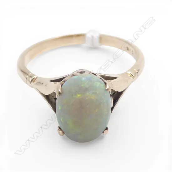 9CT GOLD OPAL RING  CHIP TO STONE 2.8GMS TOTAL WIEGHT SIZE P1/2