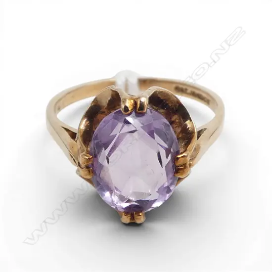 9ct GOLD & AMETHYST (oval facet cut) RING English hallmarks. 2.44gms N1/2