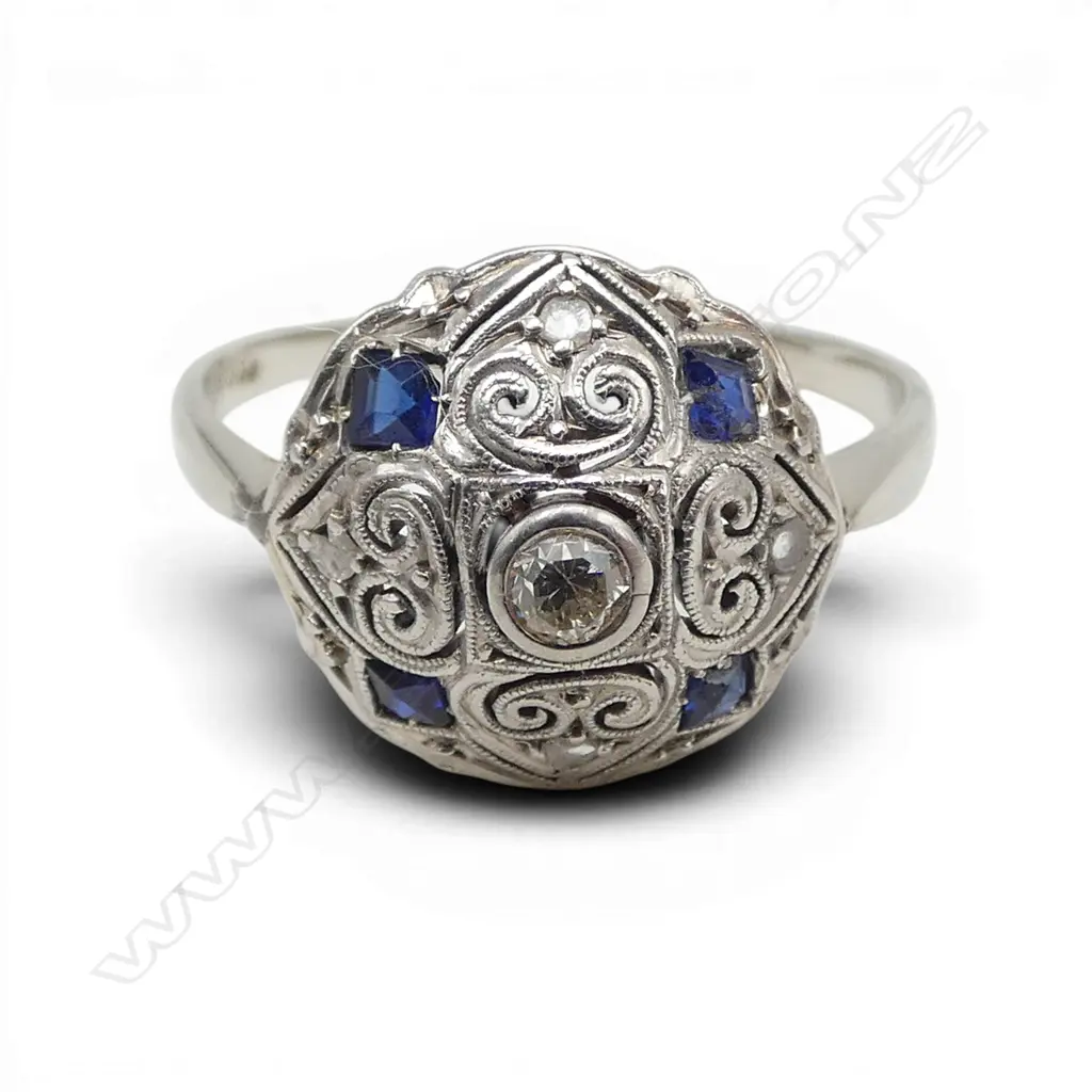 VINTAGE 18ct WHITE GOLD SAPPHIRE? & DIAMOND CLUSTER RING Size N.2.65gms Image 1++