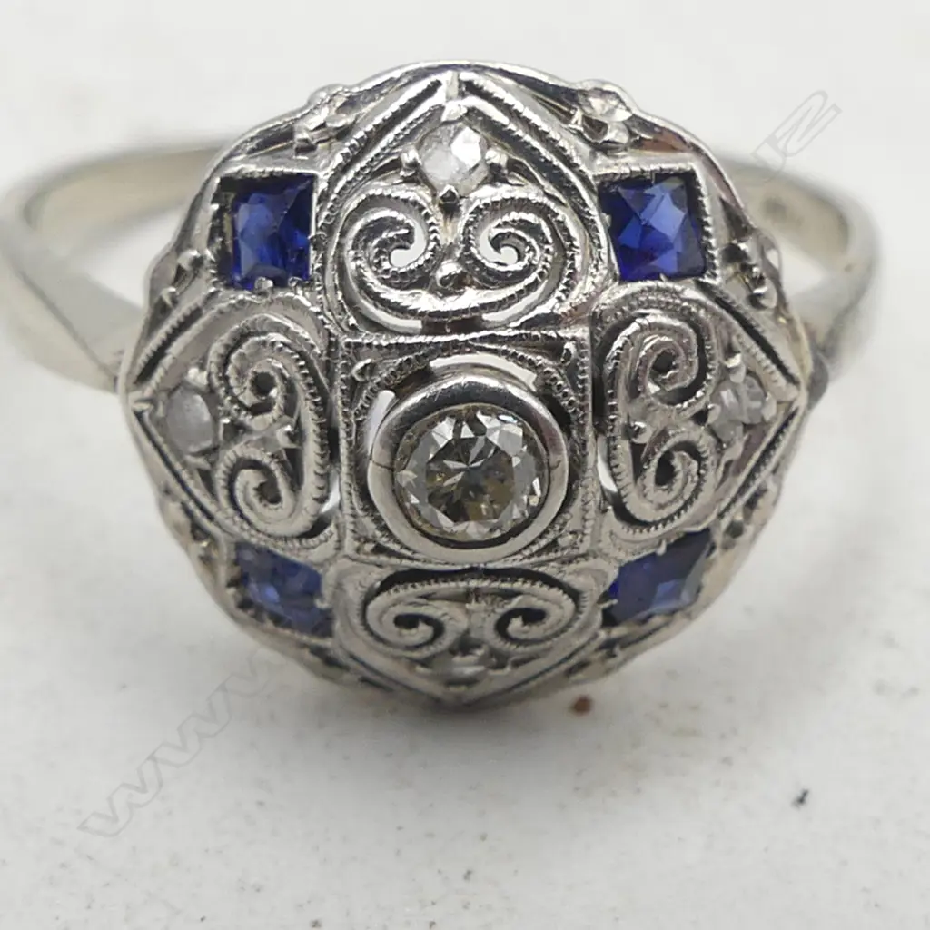 VINTAGE 18ct WHITE GOLD SAPPHIRE? & DIAMOND CLUSTER RING Size N. 2.65gms Image 1++