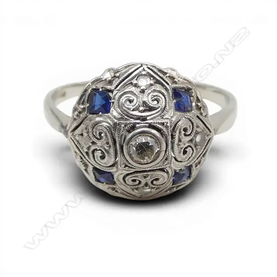 VINTAGE 18ct WHITE GOLD SAPPHIRE? & DIAMOND CLUSTER RING Size N.2.65gms