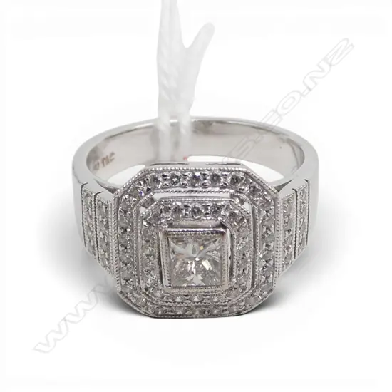14ct white GOLD MULTI DIAMOND RING princess cut diamond + 2 encircling rows + shoulder diamonds 5.7gms size K
