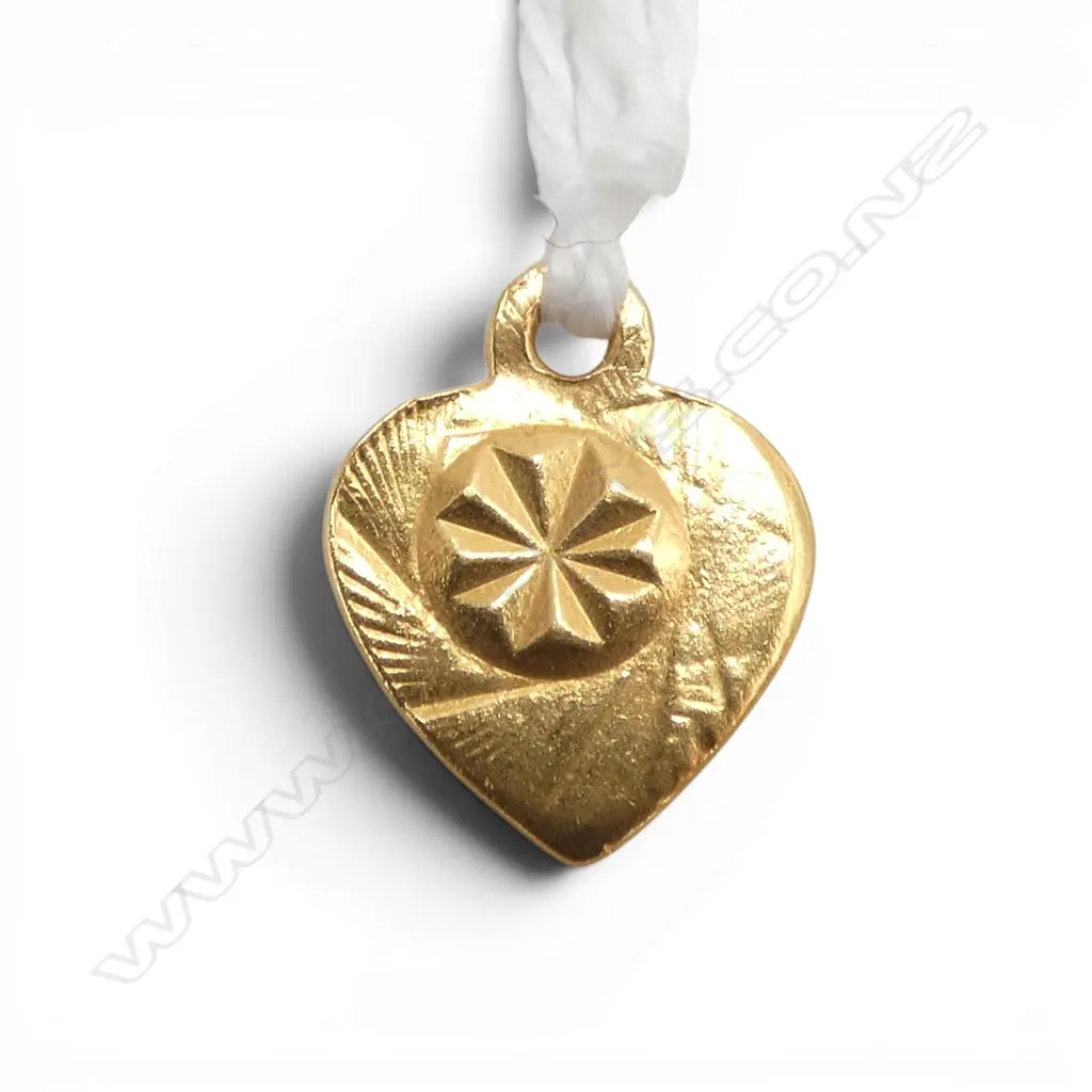 Small 22ct  GOLD HEART PENDANT/CHARM 0.55gms Image 1++