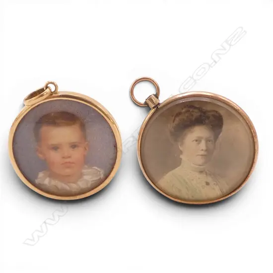 2 VINTAGE 9ct LOCKET PENDANTS 