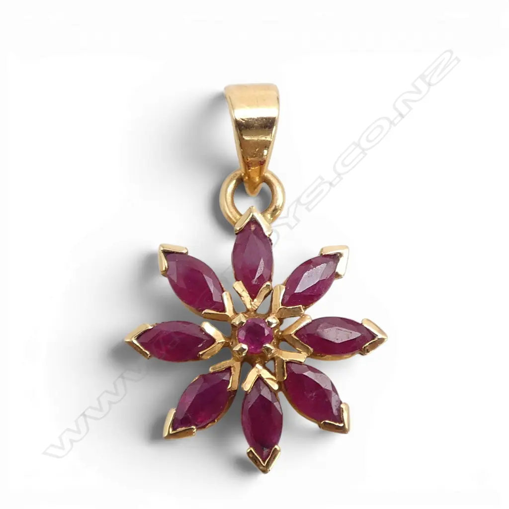 18ct GOLD & RUBY floral star burst PENDANT. 3gms Image 1++