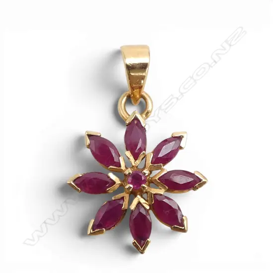 18ct GOLD & RUBY floral star burst PENDANT. 3gms