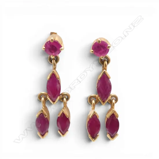 PR 18ct GOLD & RUBY stud & triple drop EARRINGS. 3.72gms