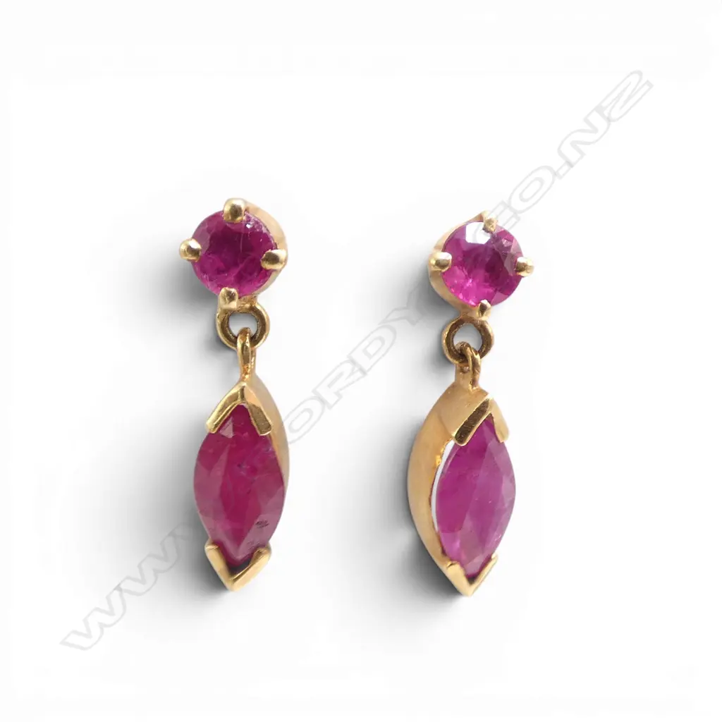 PR 18ct GOLD & RUBY DROP EARRINGS. 2.57gms Image 1++