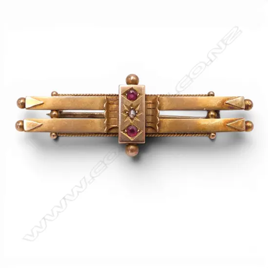 9ct DIAMOND & RUBY BAR BROOCH 2.90gms