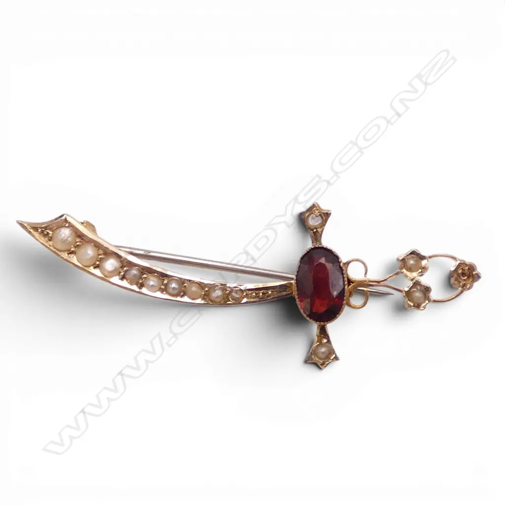 9CT GOLD SCIMITAR SEED PEARL & GARNET BROOCH 2GMS TOTAL WIEGHT Image 1++