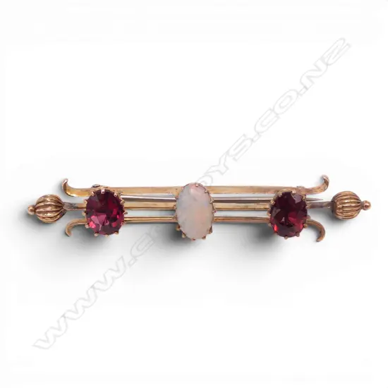 9CT GOLD OPAL & GARNET BAR BROOCH3.9GMS TOTAL WIEGHT