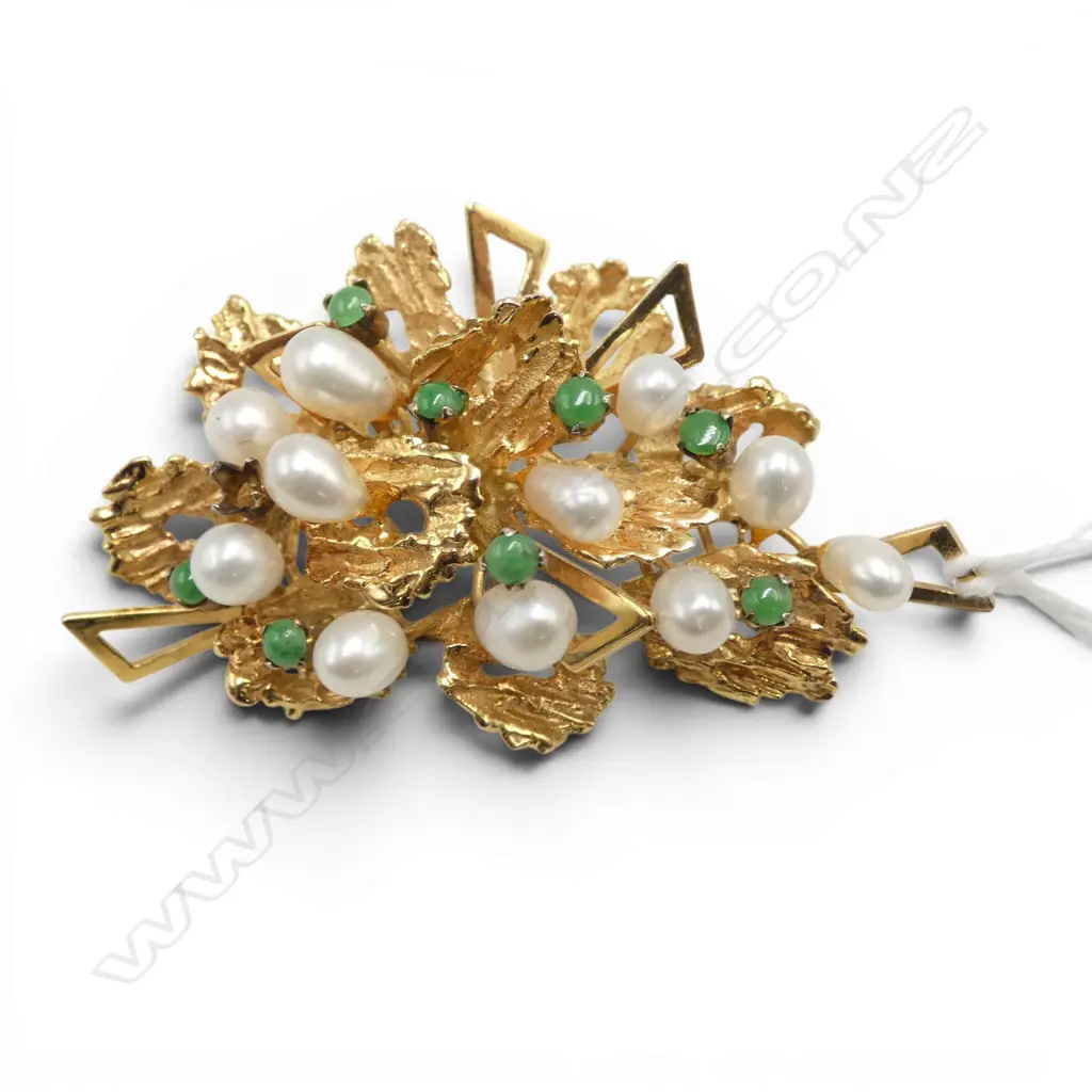 14ct yellow gold, jade & cultured pearl floral cluster brooch. + valuation. 17.7gms.  one stone missing Image 1++