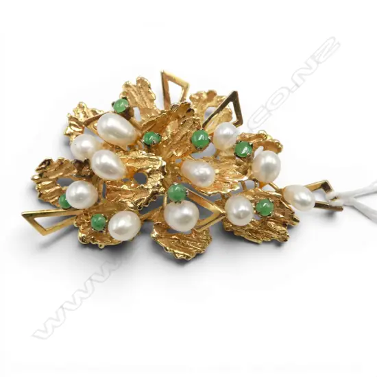 14ct yellow gold, jade & cultured pearl floral cluster brooch. + valuation. 17.7gms.  one stone missing