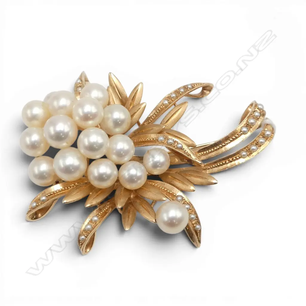 14ct yellow gold & floral cultured pearl cluster brooch. 16 Akoya white pearls 1.9 to 6.4 + 26 smaller. 22gms. W valuati Image 1++