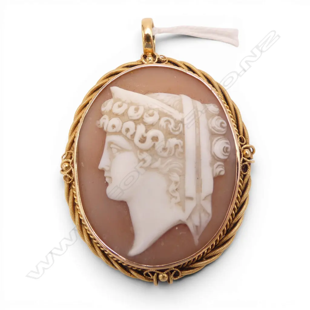 LG CAMEO BROOCH/PENDANT testing 16 - 18ct gold 19.37gms Image 1++