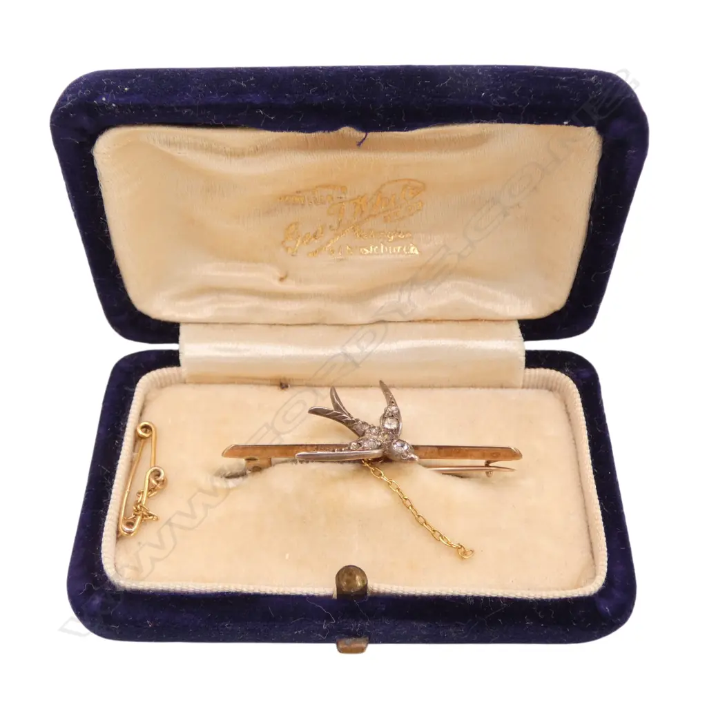 EDWARDIAN GOLD & MINE CUT DIAMOND SET SWALLOW BAR BROOCH 3gms Image 1++
