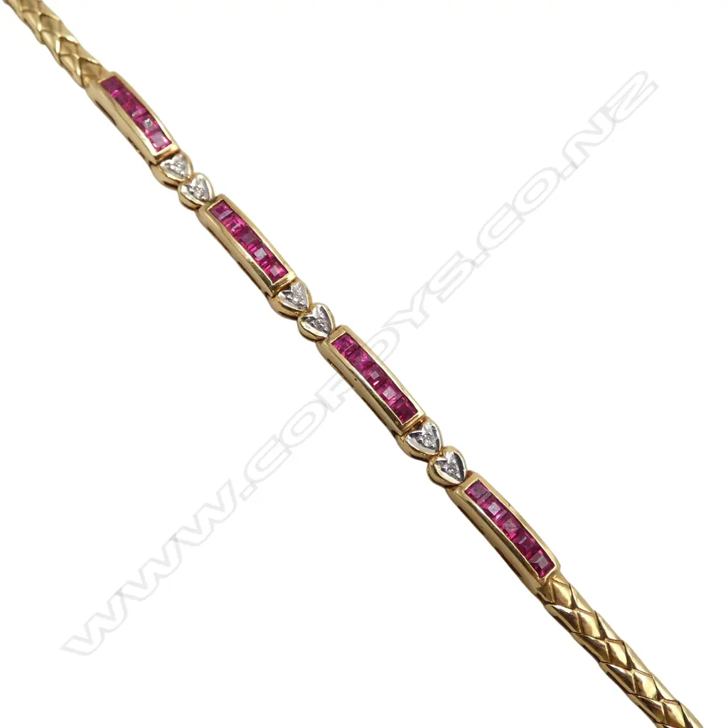 18ct GOLD RUBY & DIAMOND BRACELET. 4 rows sq cut bright rubies + 6 diamonds. 7.3gms Image 1++