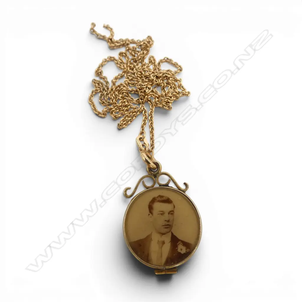 9ct GOLD FRAMED PHOTO LOCKET on rolled gold chain Image 1++