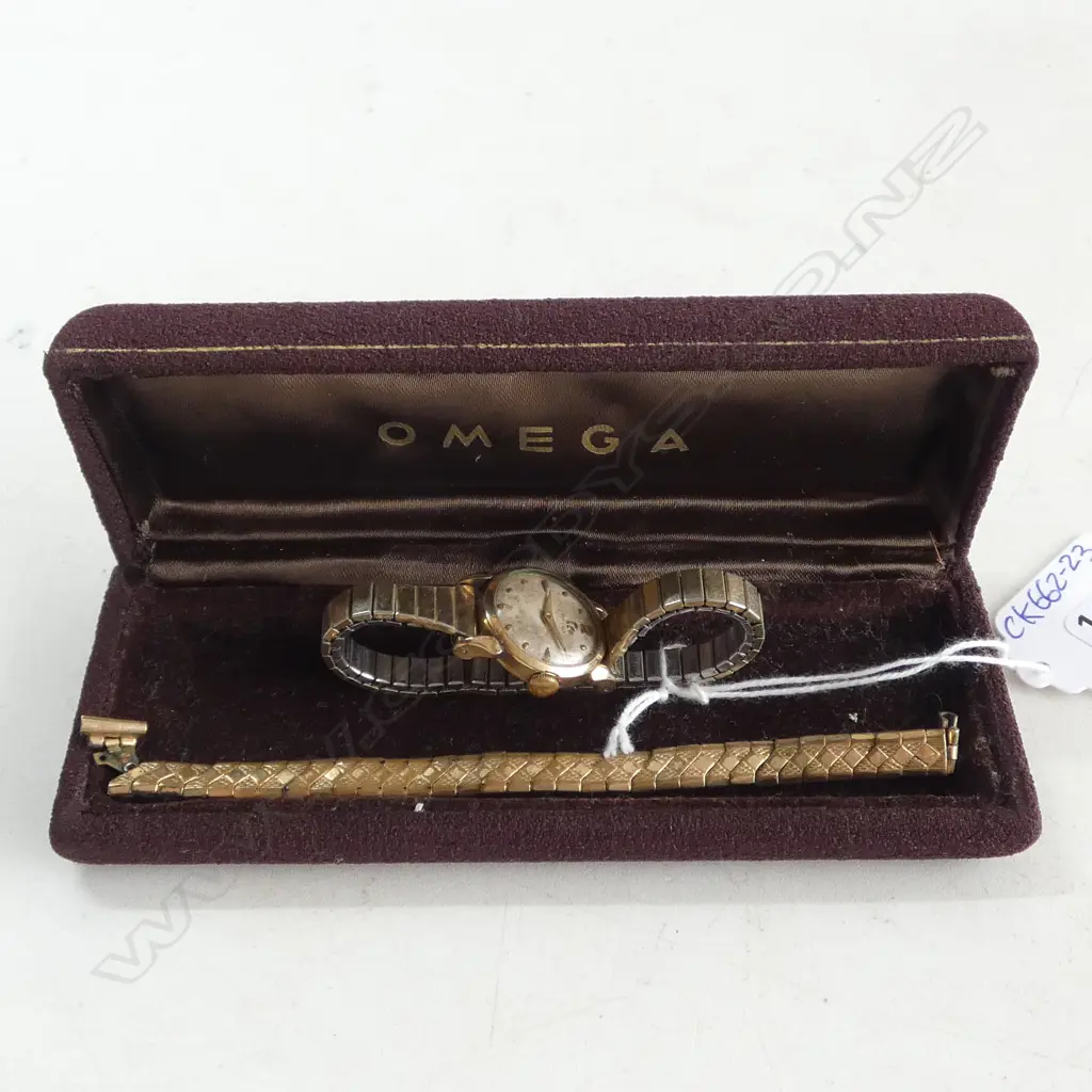 VINTAGE OMEGA LADIES WRISTWATCH w. extra strap  Image 1++