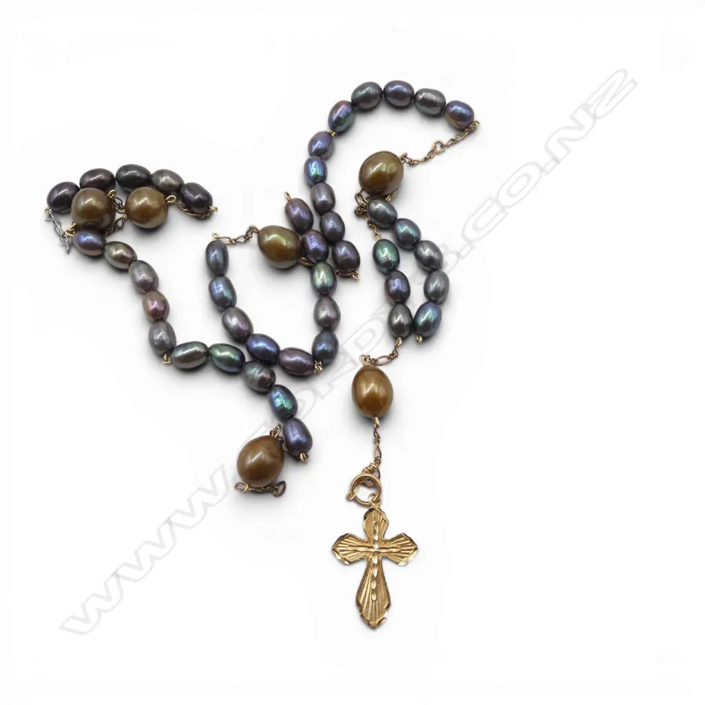 DYED FRESH WATER PEARL NECKLACE AF w. 14CT CROSS PENDANT 1.4gms Image 1++