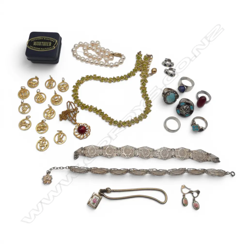ASSORTED SILVER/GOLD PLATED/COSTUME JEWELLERY Image 1++