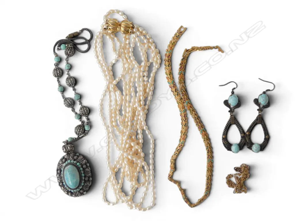 ASST. COSTUME JEWELLERY Incl. 6 STRAND PEARL NECKLACE Image 1++