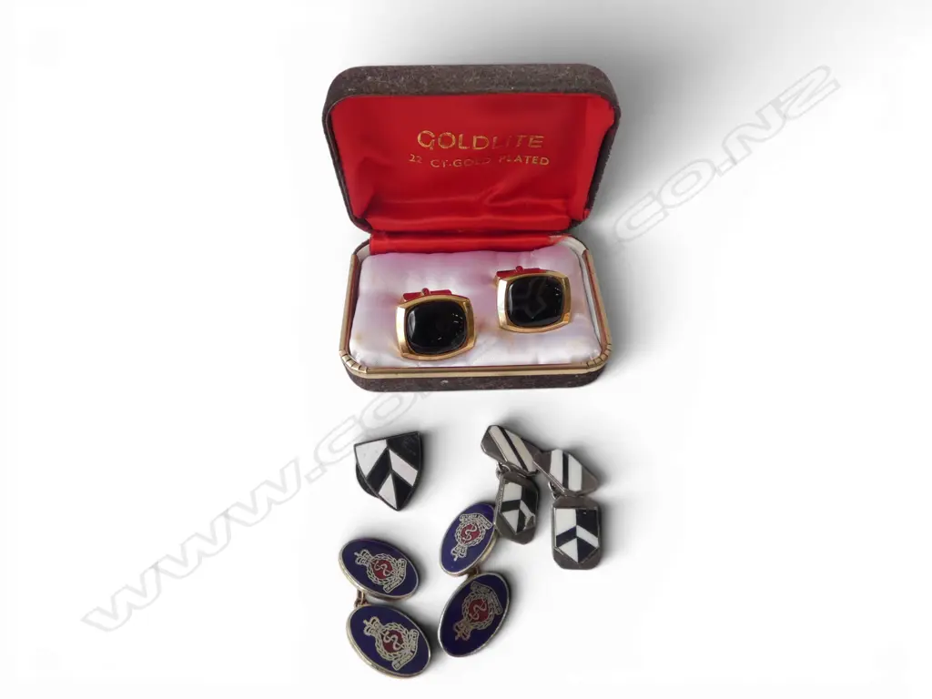 3 PRS CUFFLINKS (1 STG SILVER) + BADGE Image 1++