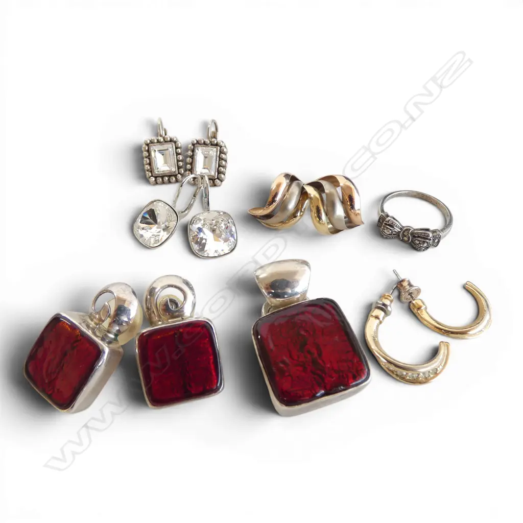 SILVER & MARCASITE RING w. 5PRS COSTUME EARRINGS & MATCHING PENDANT Image 1++