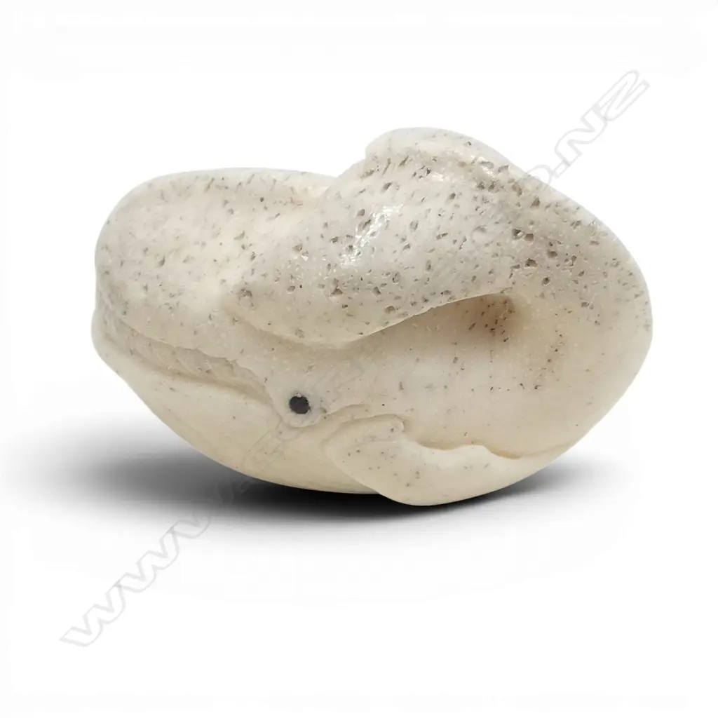 Fumio Noguchi (JAPANESE/NZ) WHALE CARVED DEER ANTLER NETSUKE buffalo horn eyes. Signed. L.42mm Image 1++