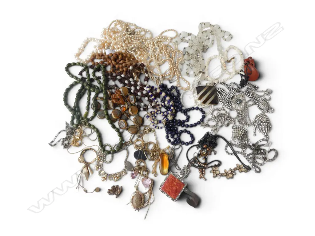 ASST. COSTUME NECKLACES Image 1++