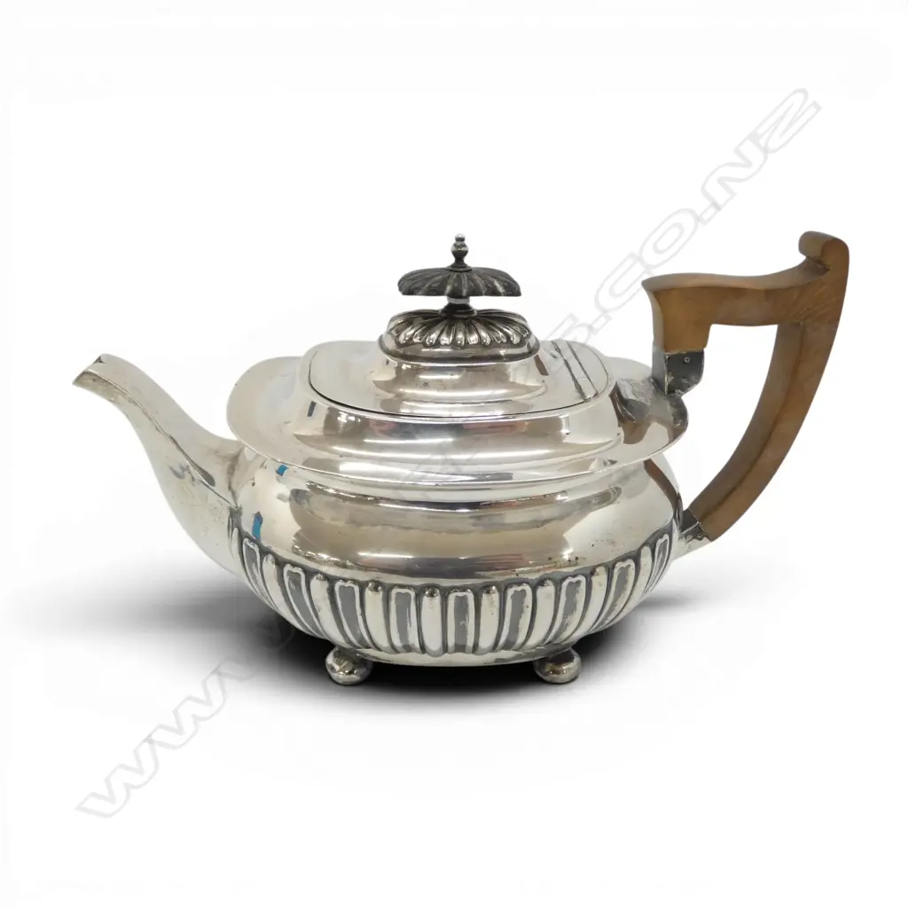 STG SILVER TEAPOT, WALKER & HALL, 1898 H.160mm, 737gms   Image 1++