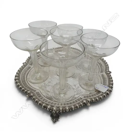7 HOLLOWSTEM CHAMPAGNE GLASSES ON EP TRAY 320mm dia