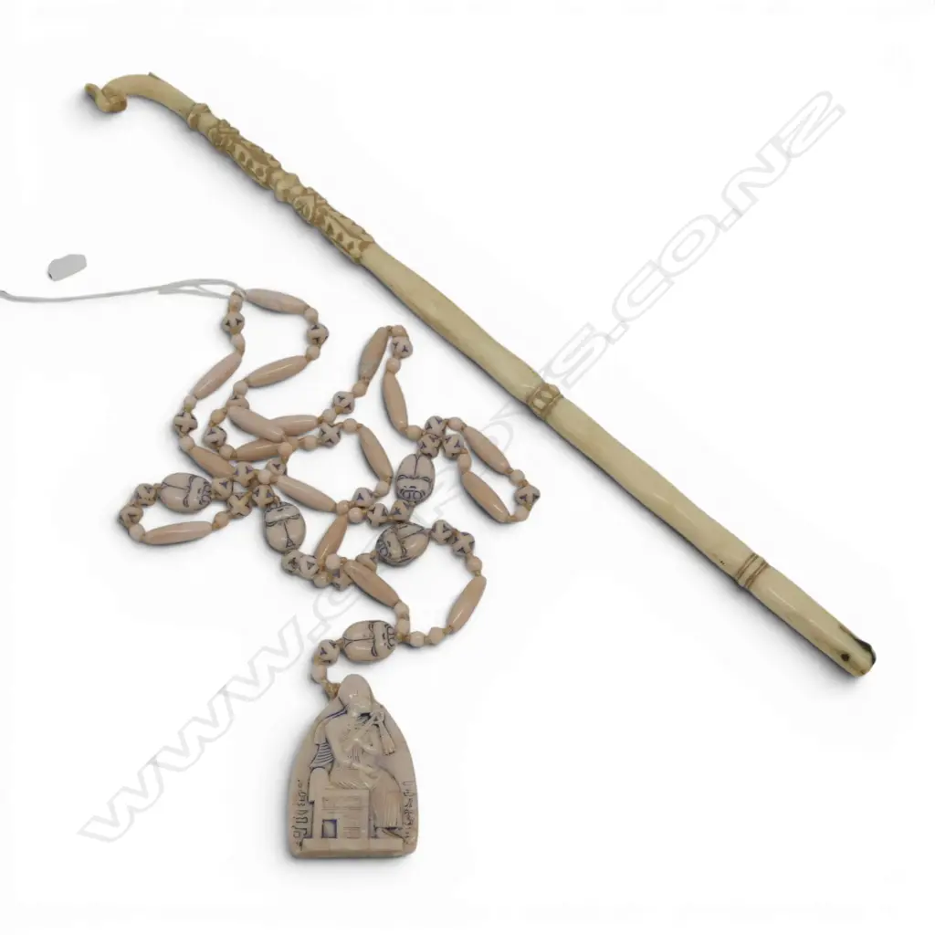 COSTUME EGYPTIAN NECKLACE + CARVED IVORY IMPLEMENT faults Image 1++