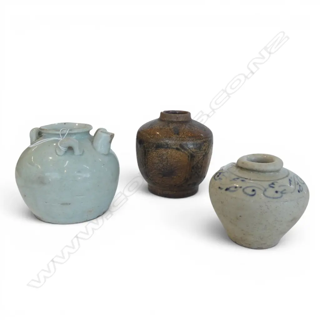 3 ANTIQUE ORIENTAL CERAMIC VESSELS H.80mm Image 1++