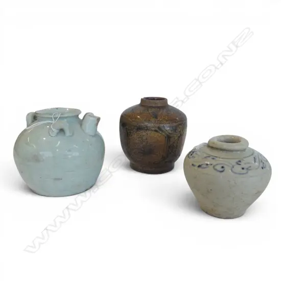 3 ANTIQUE ORIENTAL CERAMIC VESSELS H.80mm